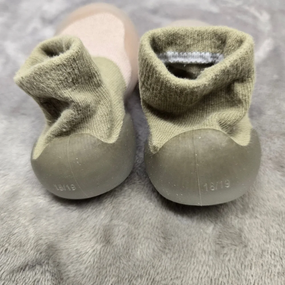 Unbranded Baby Sock Shoes Olive Green Beige Rubber Sole EU 18/19 First Walkers